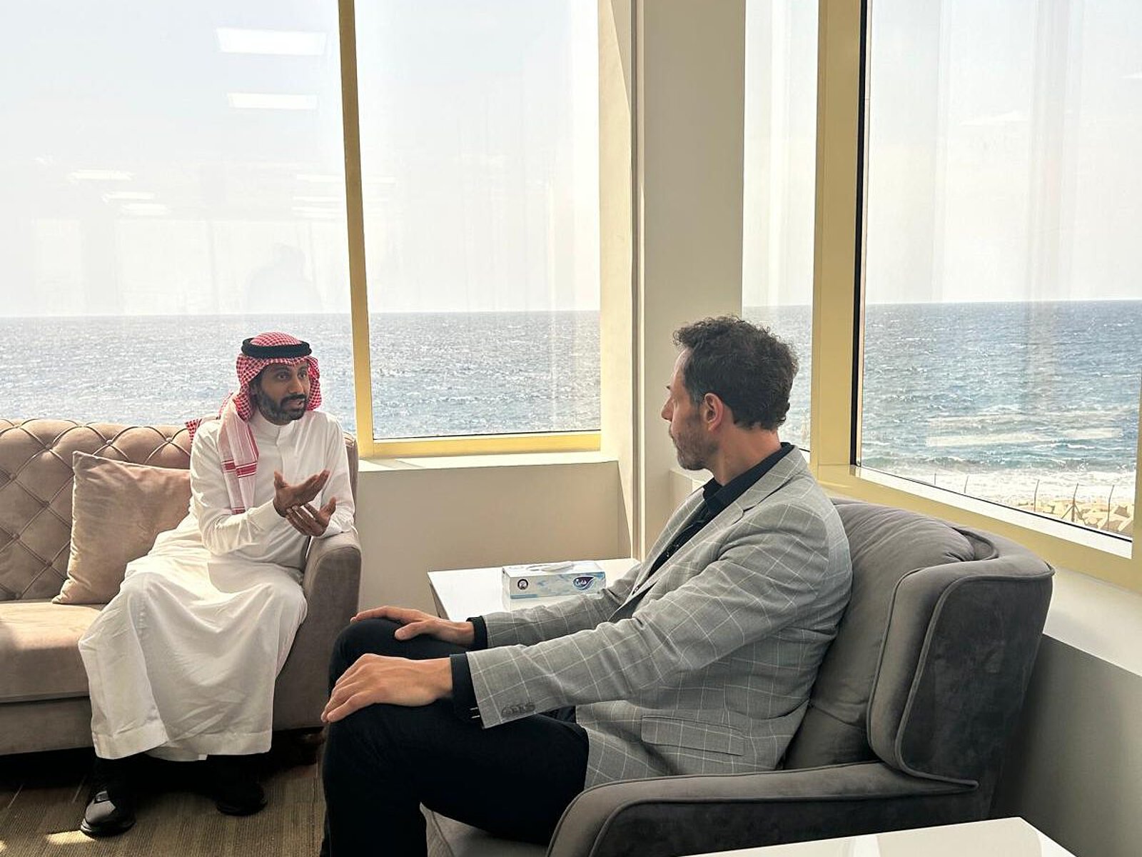 Gespräch am King Abdullah Port, Saudi-Arabien