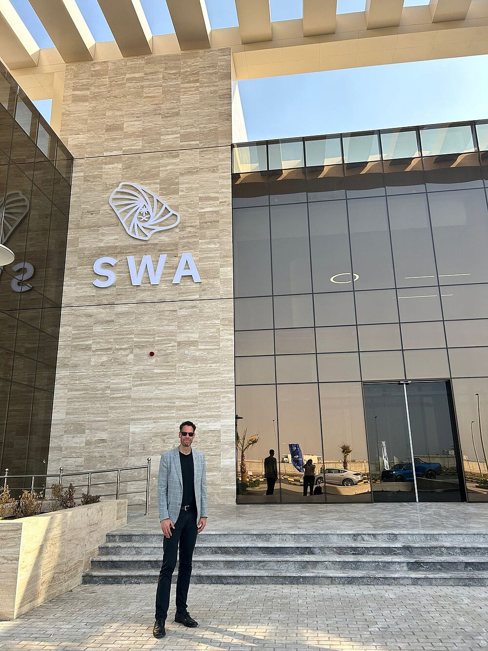 Henry Malik El-Ṯamer vor der Saudi Water Authority